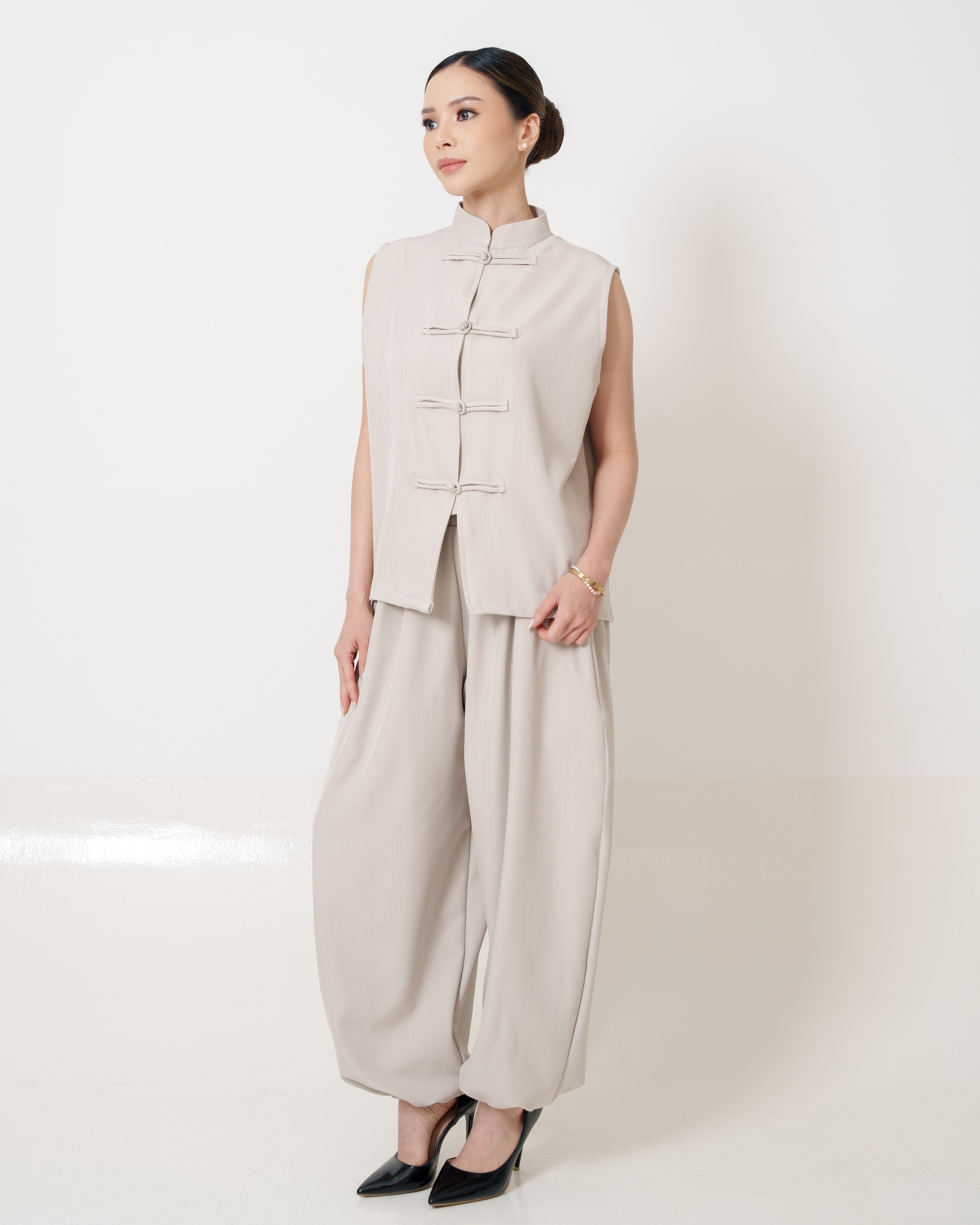 Riley Top & Daniel Pants In Beige